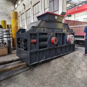 1500x800直連式大型液壓對輥破碎機發往陜西