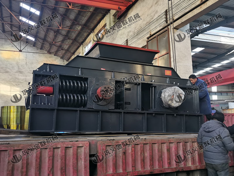 時(shí)產(chǎn)100噸對(duì)輥制砂機(jī)參數(shù)是多少,有哪些部分組成