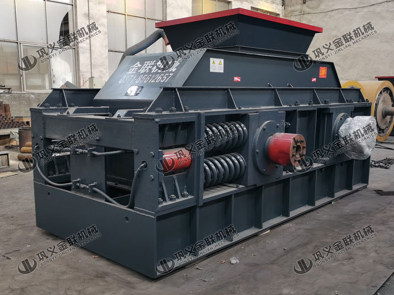 對輥細(xì)碎機(jī)要注意哪些細(xì)節(jié)，運(yùn)轉(zhuǎn)靠什么？