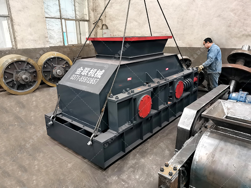 處理玄武巖、鵝卵石成沙的小型對輥制砂機產量多大? 處理玄武巖、鵝卵石成沙的小型對輥制砂機產量多大?