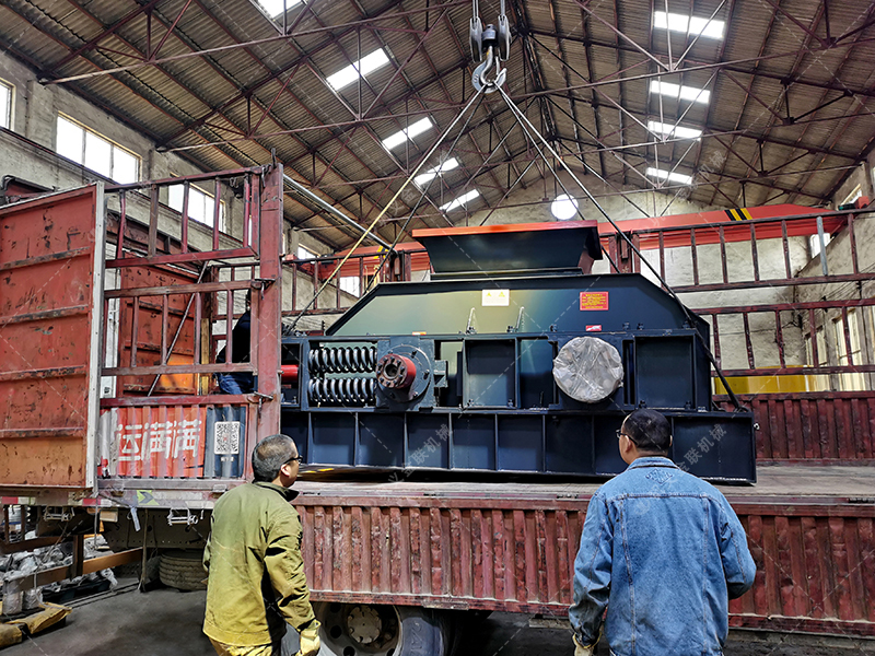 2PG1200x800大型對輥制砂機發貨 發往廣東