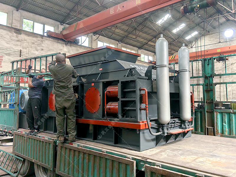 2PG1510半自動大型液壓對輥破碎制砂機發(fā)往廣東