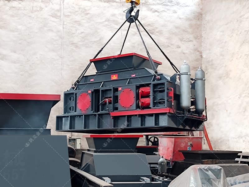 2PG1208大型液壓直聯(lián)對(duì)輥破碎機(jī)發(fā)往浙江