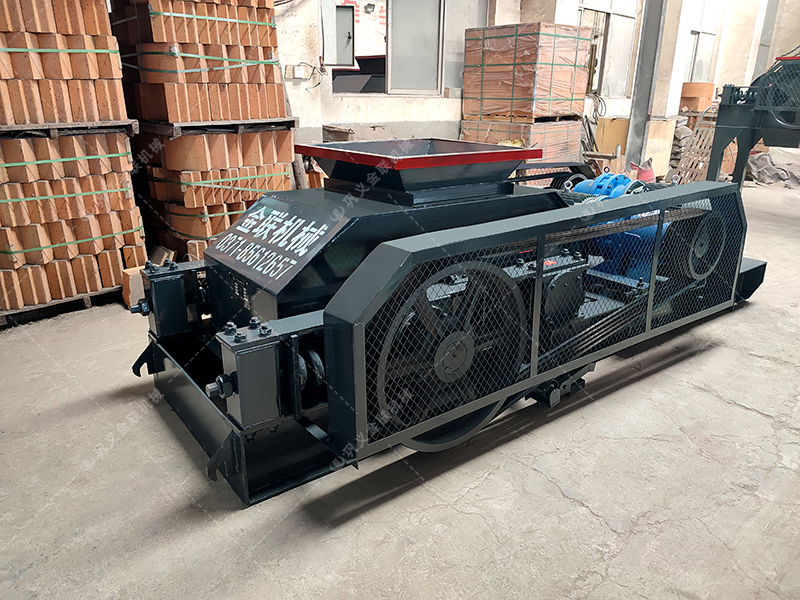 2PG400x400對輥破碎機(jī)發(fā)貨圖片_發(fā)往福建泉州_破碎瓜子石