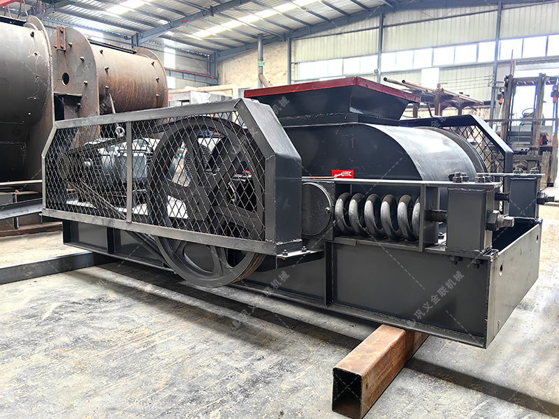 煤矸石雙齒輥破碎機產能多少？多少錢？