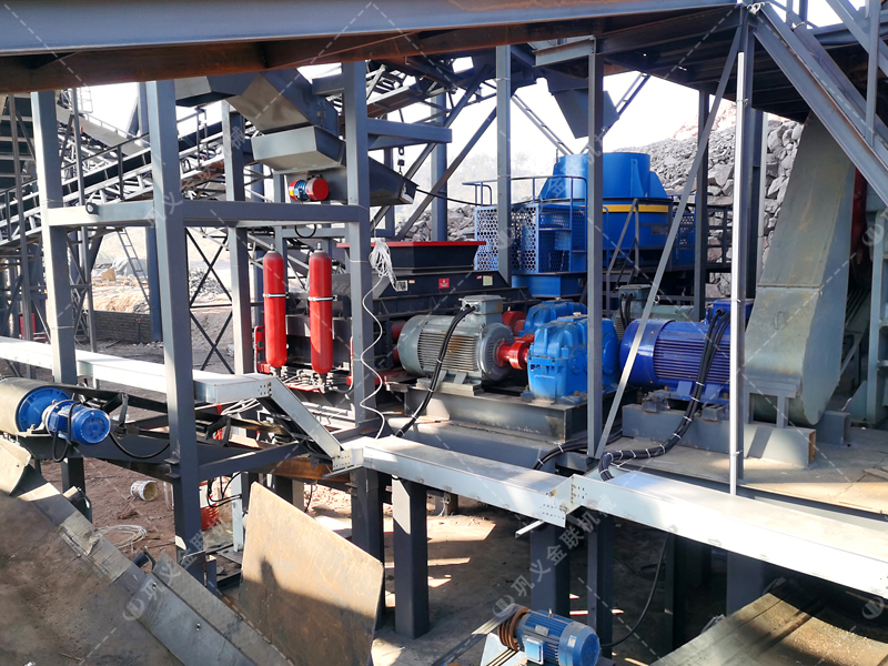對輥制砂機在河卵石生產線中,如何與給料機、顎破協同? 對輥制砂機在河卵石生產線中,如何與給料機、顎破協同?
