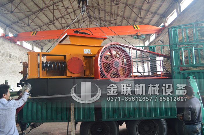 雙齒輥破碎機(jī)在使用過(guò)程中的注意事項(xiàng)